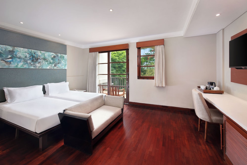 Habitación Deluxe con Dos Camas Individuales, Vista a la Piscina y Balcón del hotel Novotel Bali Nusa Dua Hotel & Residence. Foto 2