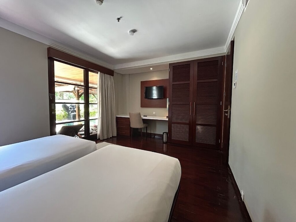 Suite Apartamento de 3 Dormitorios, 1 Cama King y 4 Camas Individuales, con Terraza Privada del hotel Novotel Bali Nusa Dua Hotel & Residence. Foto 1