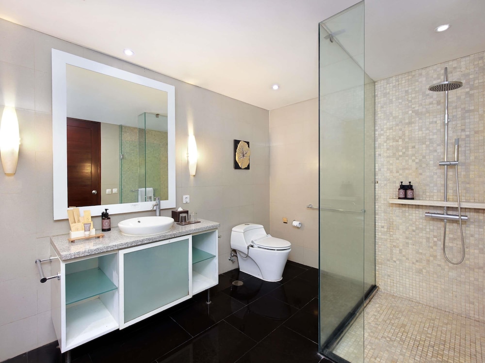 Suite Apartamento de 3 Dormitorios, 1 Cama King y 4 Camas Individuales, con Terraza Privada del hotel Novotel Bali Nusa Dua Hotel & Residence. Foto 6