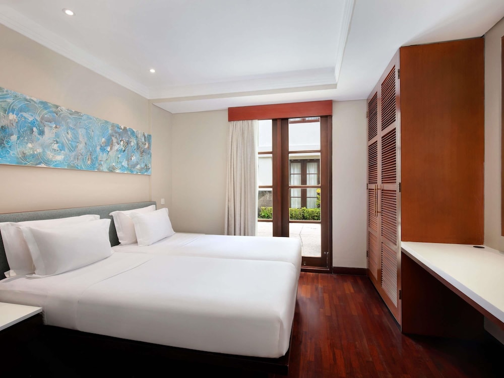 Suite Apartamento de 3 Dormitorios, 1 Cama King y 4 Camas Individuales, con Terraza Privada del hotel Novotel Bali Nusa Dua Hotel & Residence. Foto 9