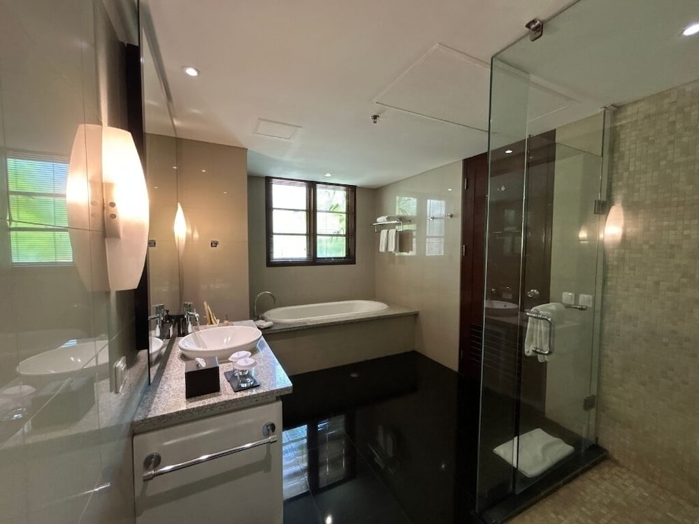 Suite Apartamento de 3 Dormitorios, 1 Cama King y 4 Camas Individuales, con Terraza Privada del hotel Novotel Bali Nusa Dua Hotel & Residence. Foto 16