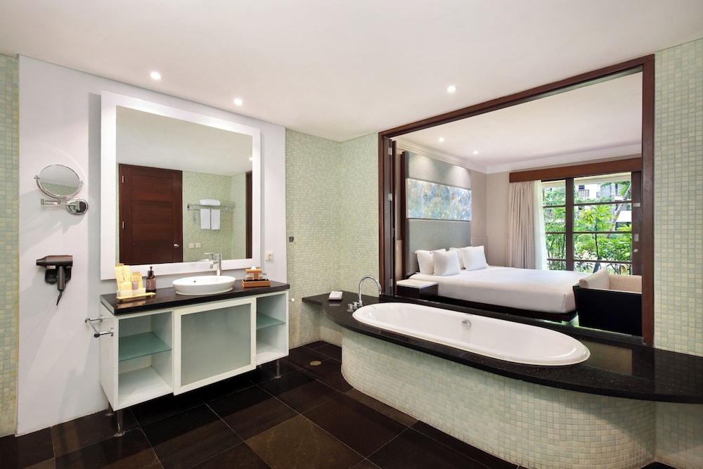 Suite Apartamento de 3 Dormitorios, 1 Cama King y 4 Camas Individuales, con Terraza Privada del hotel Novotel Bali Nusa Dua Hotel & Residence. Foto 19