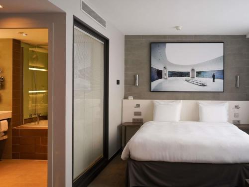 Suite Junior con sofá cama y vistas a la Torre Eiffel - 1 cama extragrande del hotel Pullman Paris Tour Eiffel. Foto 4