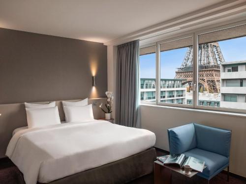 Habitación Superior con cama extragrande - Vistas a la Torre Eiffel del hotel Pullman Paris Tour Eiffel