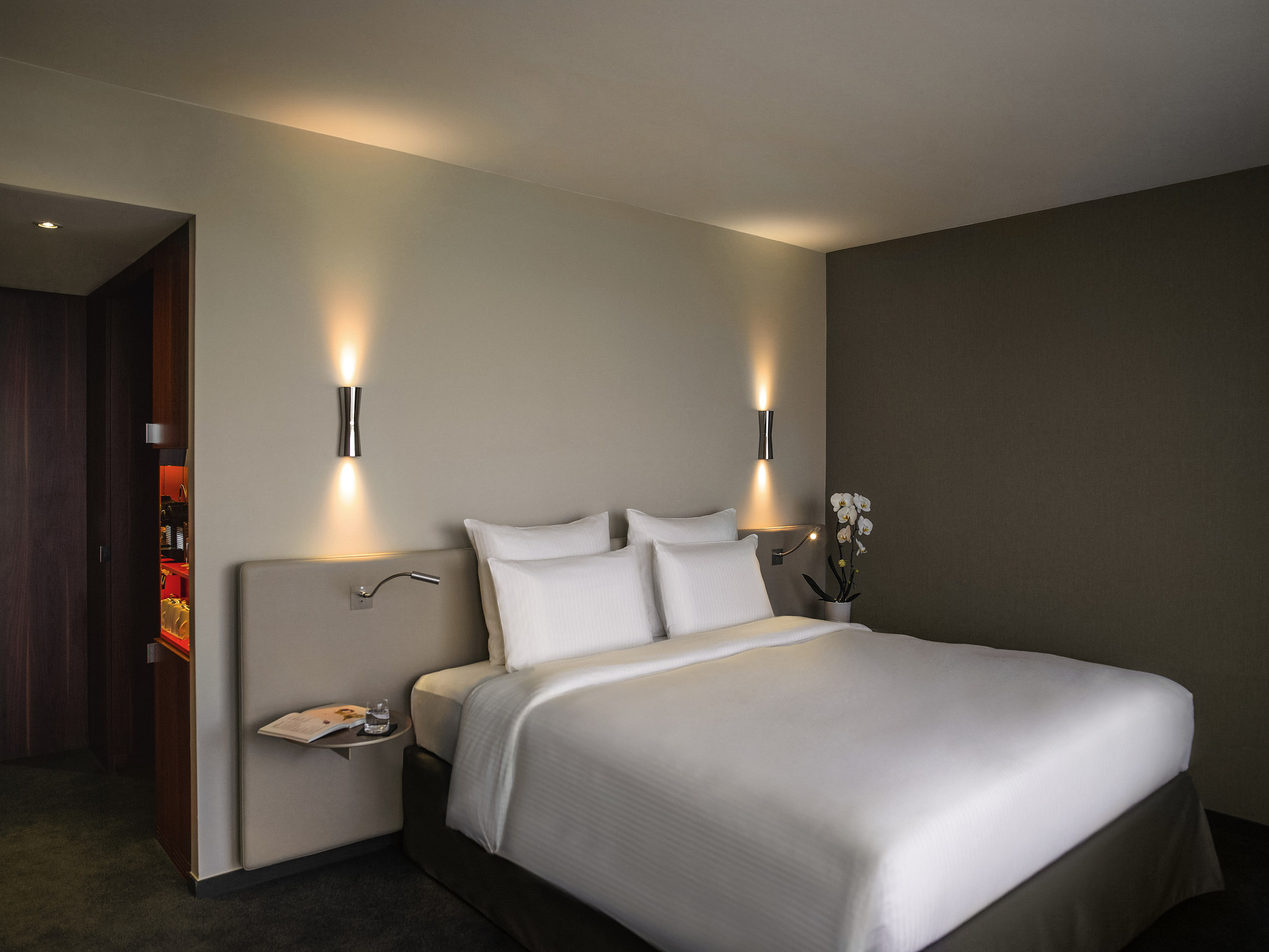 Habitación Deluxe con cama extragrande - Balcón con vistas a la Torre Eiffel del hotel Pullman Paris Tour Eiffel. Foto 4