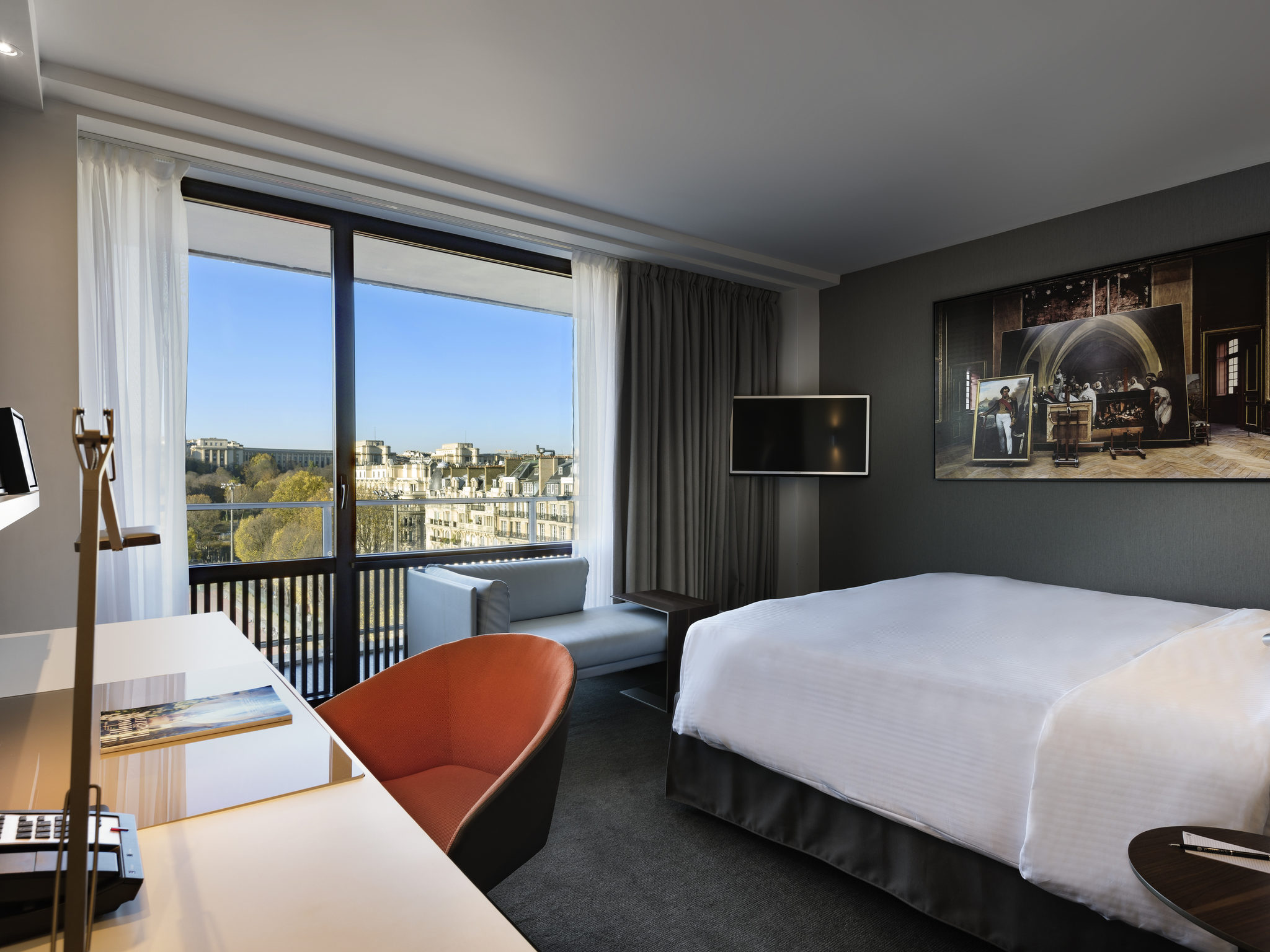 Habitación Deluxe con cama extragrande - Balcón con vistas a la Torre Eiffel del hotel Pullman Paris Tour Eiffel. Foto 7
