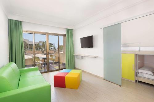 Suite Familiar del hotel Barcelo Lanzarote Active Resort