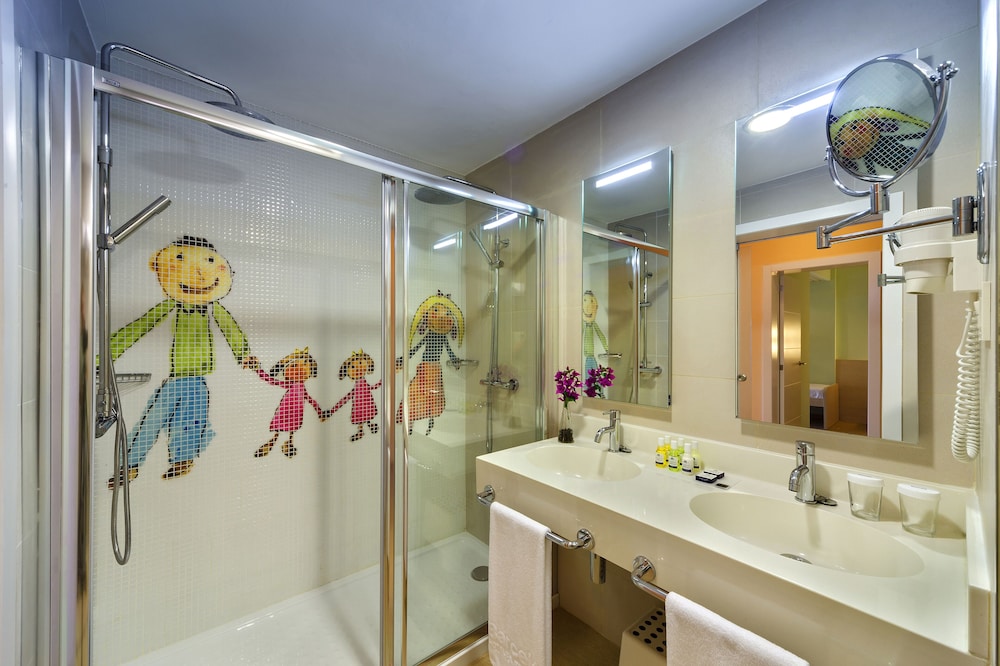 Suite familiar del hotel Barcelo Lanzarote Active Resort. Foto 2