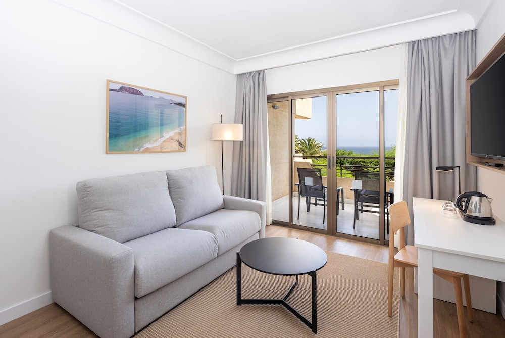 Junior suite 1 Cama king del hotel Barcelo Lanzarote Active Resort. Foto 3