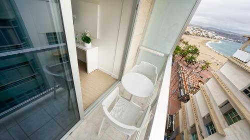 Habitación Doble Deluxe con vistas al mar del hotel Aloe Canteras. Foto 12