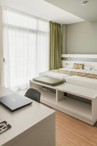 Habitación Doble con balcón - 1 o 2 camas del hotel Aloe Canteras. Foto 4