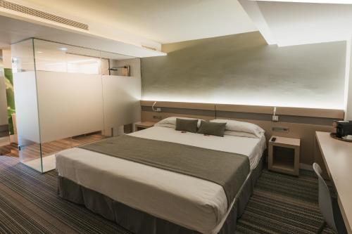 Suite Junior con terraza y jacuzzi del hotel Aloe Canteras. Foto 4