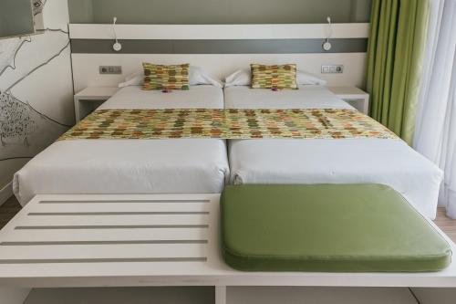 Double or Twin Room with Balcony del hotel Aloe Canteras. Foto 5