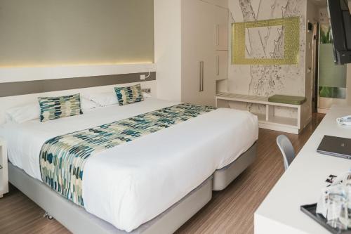 Double or Twin Room with Balcony del hotel Aloe Canteras. Foto 12