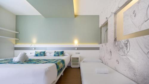 Triple Room with Balcony del hotel Aloe Canteras. Foto 8