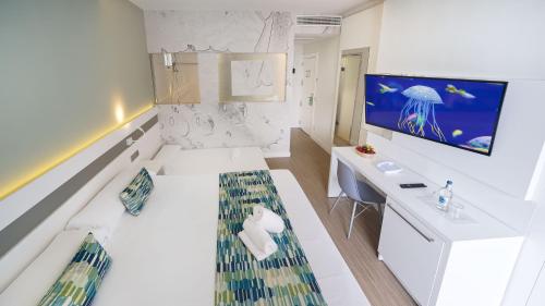 Triple Room with Balcony del hotel Aloe Canteras. Foto 17