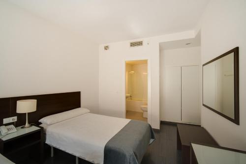 Habitación Individual Estándar del hotel Madrid Sevilla. Foto 2