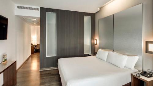 Suite Junior del hotel Sercotel Coliseo. Foto 6