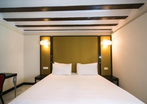 Habitación Doble con cama supletoria del hotel Palacio Marqués De Arizón. Foto 2