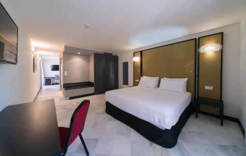 Habitación Doble con cama supletoria del hotel Palacio Marqués De Arizón. Foto 5