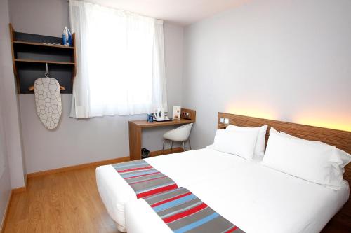 Habitación Doble - 2 camas del hotel Travelodge Valencia Aeropuerto. Foto 1