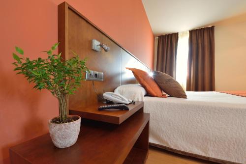 Habitación Triple del hotel Spa Norat Torre Do Deza