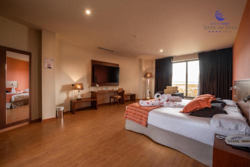 Suite Premium del hotel Spa Norat Torre Do Deza. Foto 3