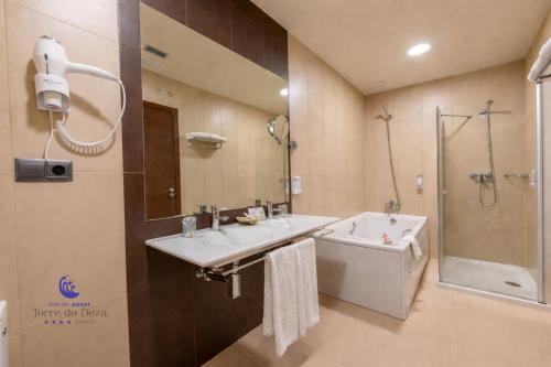Suite Premium del hotel Spa Norat Torre Do Deza. Foto 7