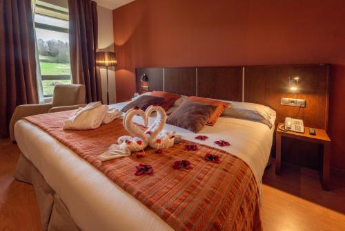 Suite Junior con bañera de hidromasaje del hotel Spa Norat Torre Do Deza. Foto 4