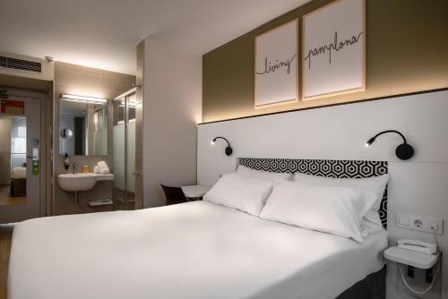 Habitación Doble - 2 camas del hotel Bed4u Pamplona. Foto 3