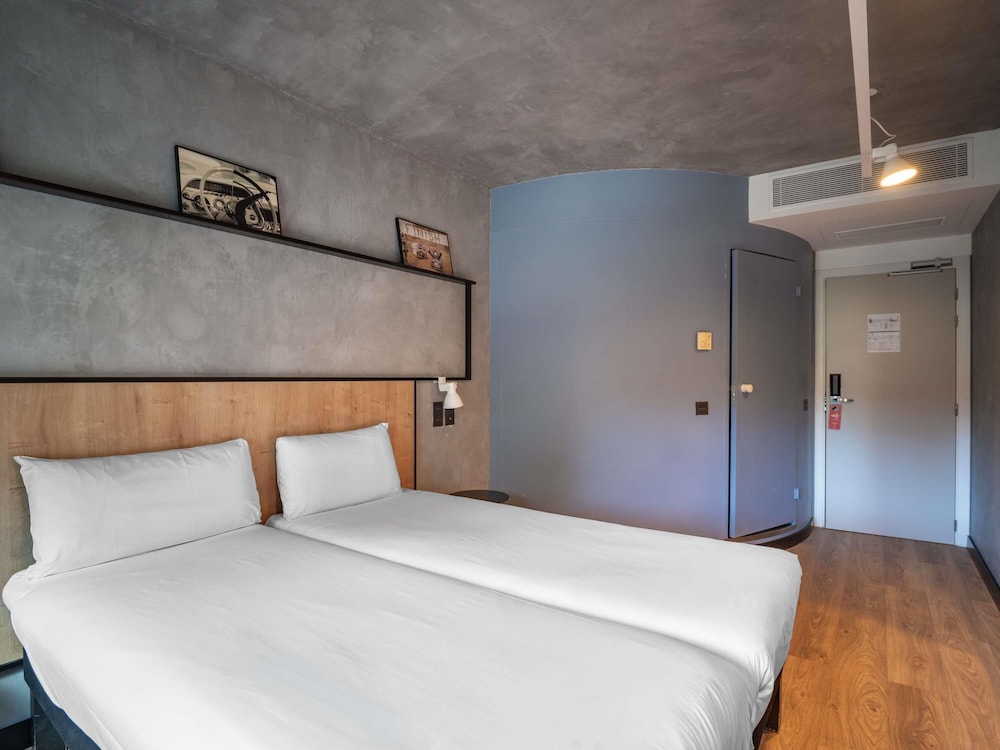 Habitación estándar, 2 camas individuales del hotel Ibis Barcelona Montmelo-granollers. Foto 23