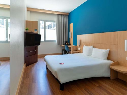 Habitación Doble Estándar - Adaptada para personas con movilidad reducida del hotel Ibis Barcelona Glories 22. Foto 1