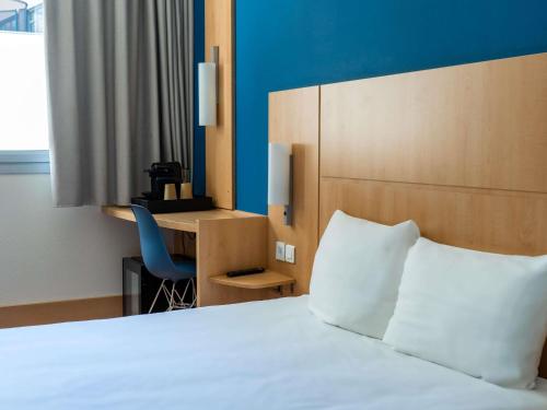 Habitación Doble Estándar - Adaptada para personas con movilidad reducida del hotel Ibis Barcelona Glories 22. Foto 4