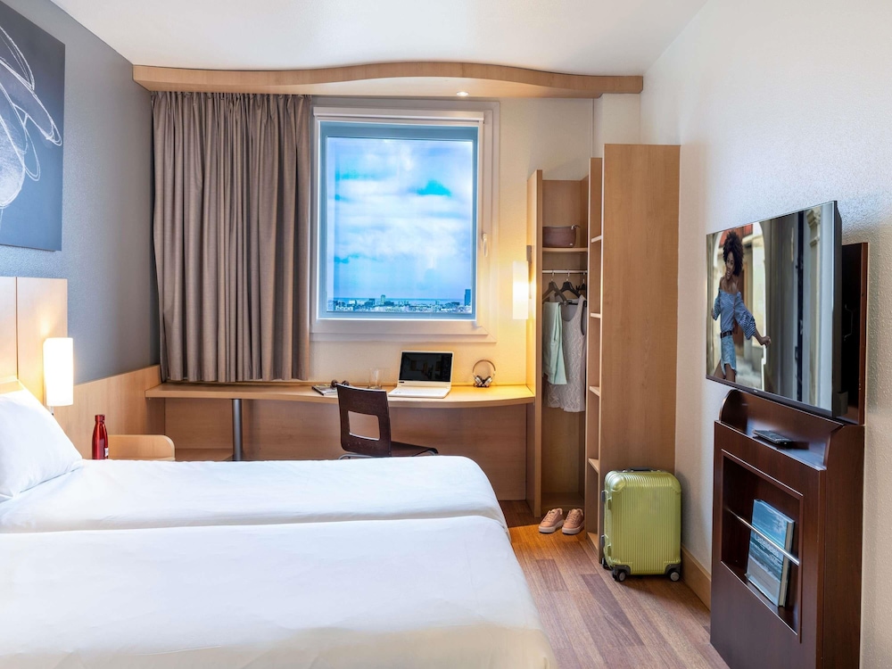Habitación estándar, 2 camas individuales del hotel Ibis Barcelona Meridiana. Foto 1