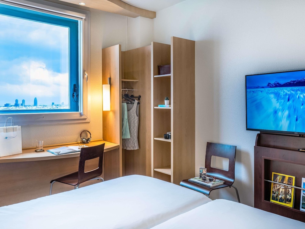 Habitación estándar, 2 camas individuales del hotel Ibis Barcelona Meridiana. Foto 5