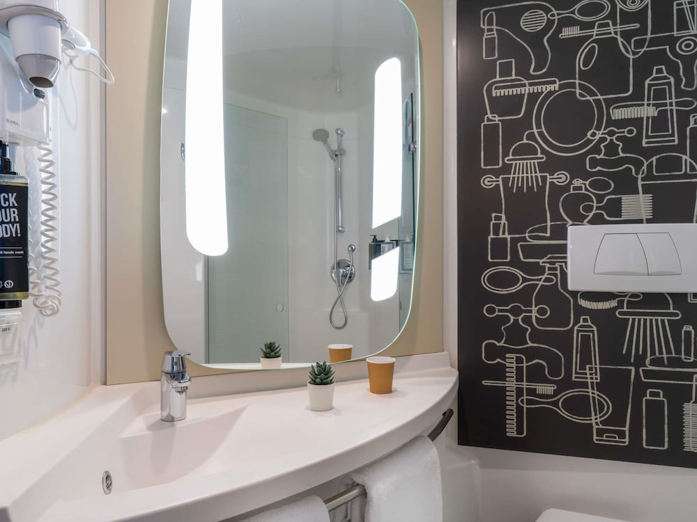 Habitación estándar, 1 cama doble del hotel Ibis Barcelona Meridiana. Foto 1