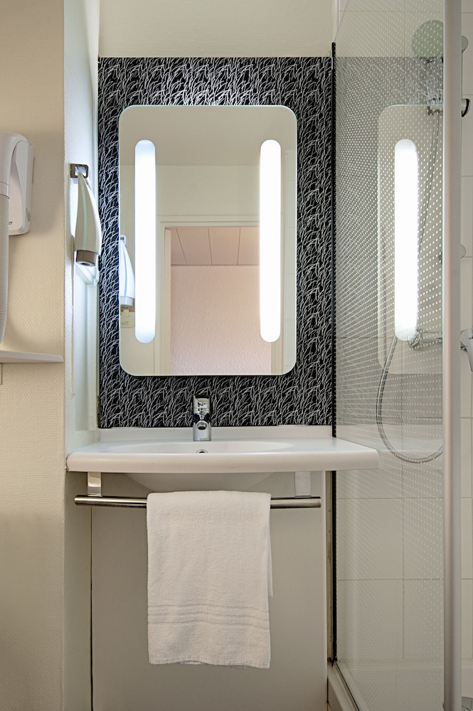 Habitación estándar, 1 cama doble del hotel Ibis Barcelona Meridiana. Foto 6