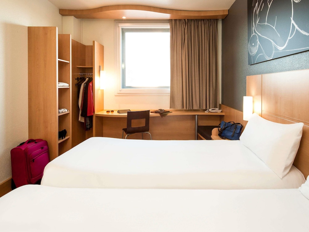 Habitación estándar, 2 camas individuales del hotel Ibis Barcelona Meridiana. Foto 6