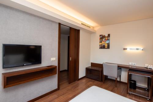 Habitación Doble con balcón - 1 o 2 camas del hotel Eurostars Oporto. Foto 3