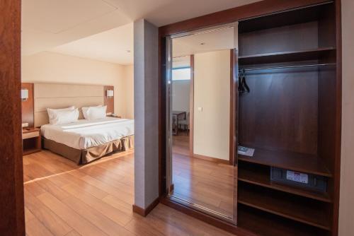 Habitación Doble con terraza del hotel Eurostars Oporto. Foto 2