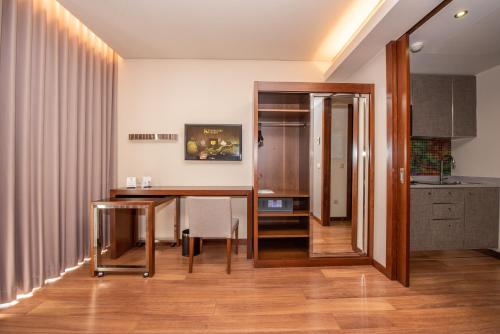 Habitación Doble con cama supletoria - 2 camas del hotel Eurostars Oporto. Foto 5