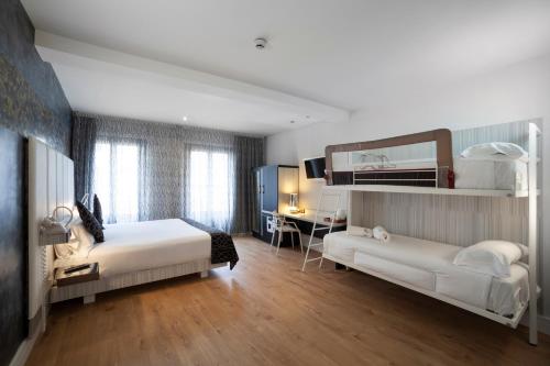 Habitación Cuádruple del hotel Petit Palace Savoy Alfonso XII. Foto 2