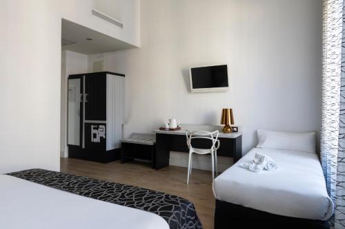 Habitación Triple del hotel Petit Palace Savoy Alfonso XII. Foto 4