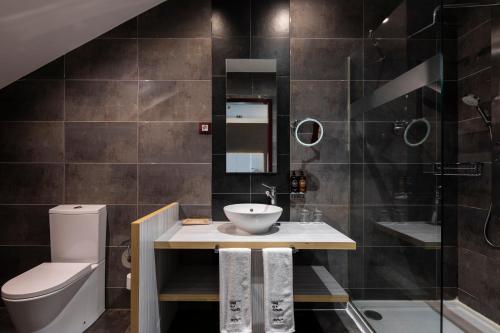 Habitación Triple del hotel Petit Palace Santa Barbara. Foto 4