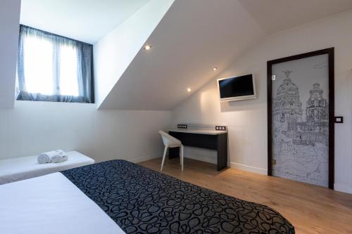 Habitación Triple del hotel Petit Palace Santa Barbara. Foto 8