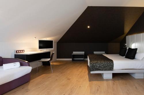 Habitación Cuádruple del hotel Petit Palace Santa Barbara. Foto 5