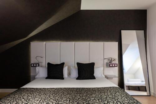 Habitación Cuádruple del hotel Petit Palace Santa Barbara. Foto 15