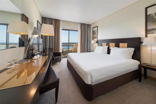 Habitación Doble Executive con vistas al mar - 1 o 2 camas del hotel Marina Atlântico. Foto 4