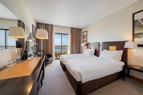 Habitación Doble Executive con vistas al mar - 1 o 2 camas del hotel Marina Atlântico. Foto 5