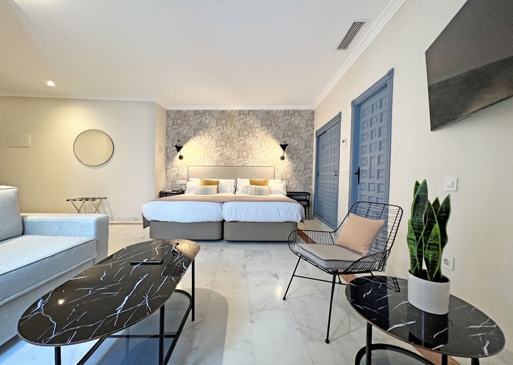 Habitación triple, 1 cama de matrimonio con sofá cama del hotel Itaca Sevilla By Soho Boutique